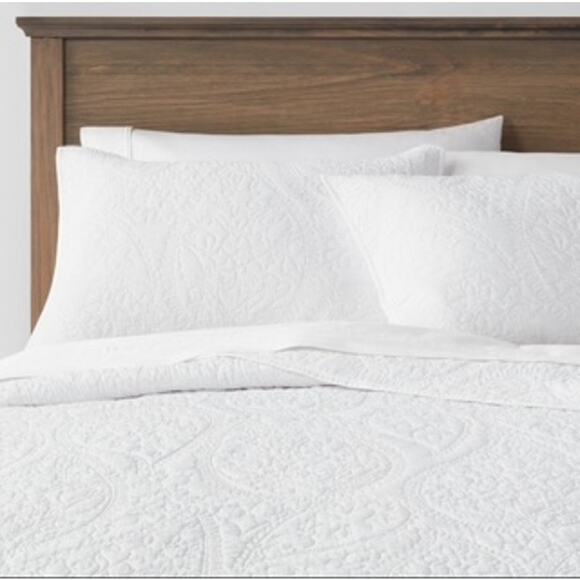 NWT-Standard Garment Washed Paisley Stitch Quilt Sham White - 20in x 26in - Picture 1 of 5